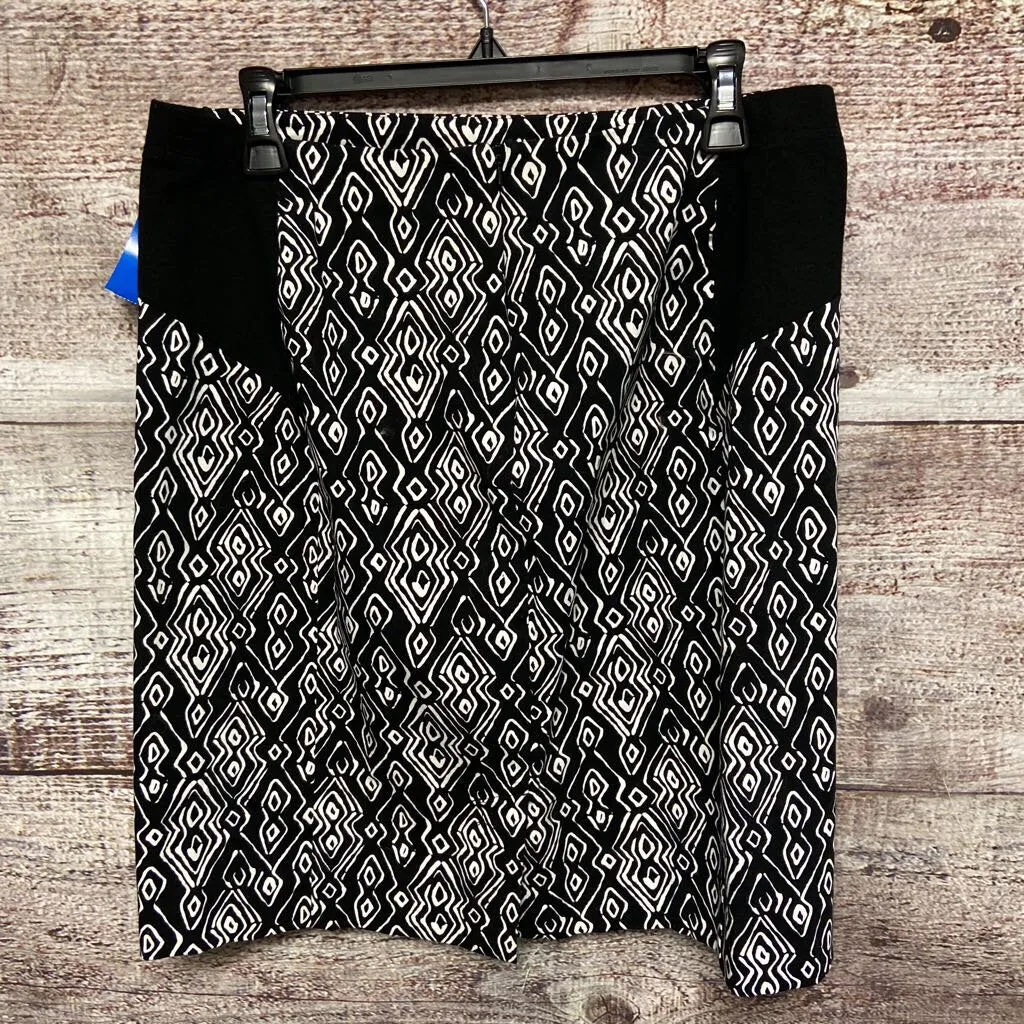 CHICOS BLACK WHITE PATTERN PENCIL SKIRT SIZE 1.5 TCC