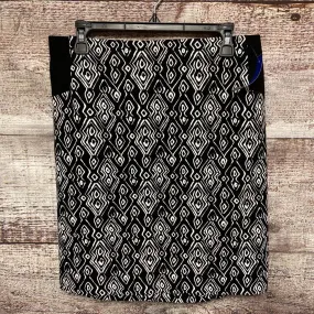 CHICOS BLACK WHITE PATTERN PENCIL SKIRT SIZE 1.5 TCC