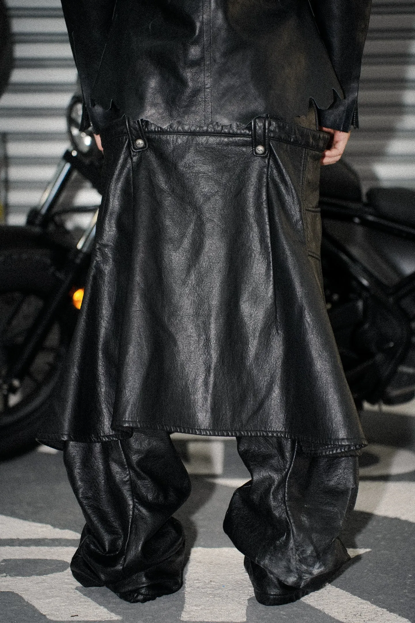 Detachable Stitching Scimitar Pleated Leather Pants And Leather Skirt