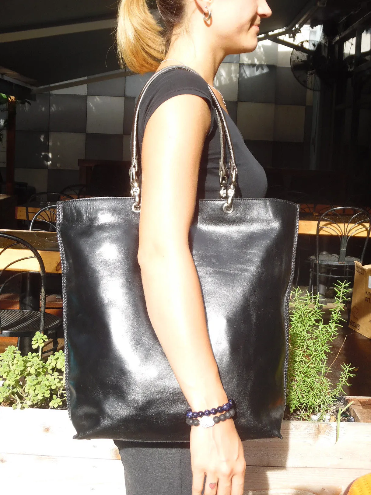 Gajumbo Tote Bag Calfskin Leather Black