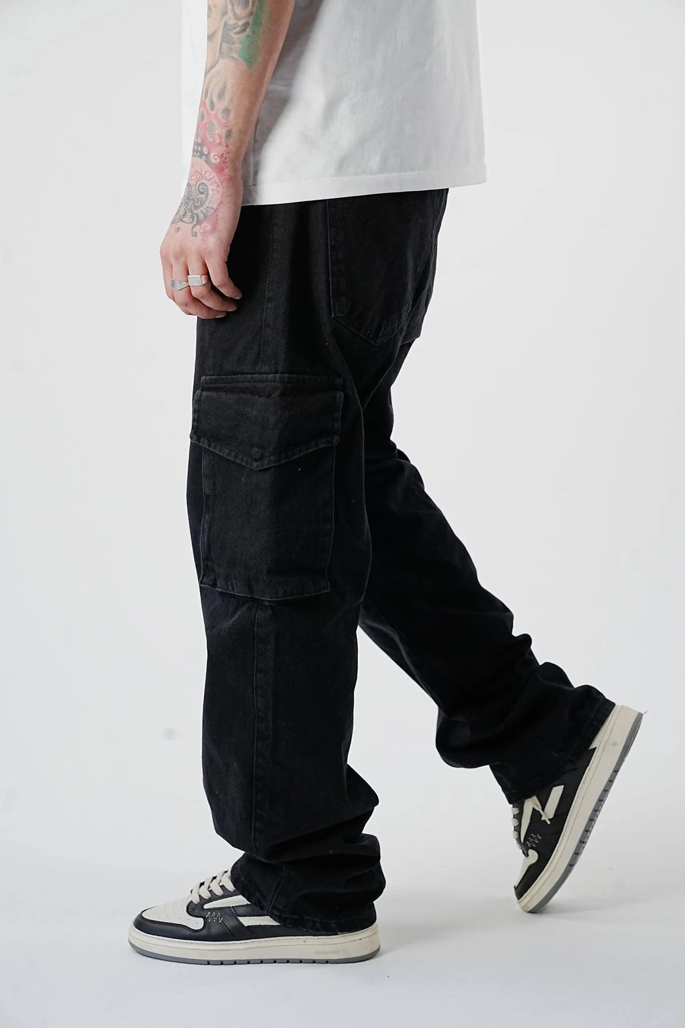 R8 Wide Phantom Black Denim Cargo