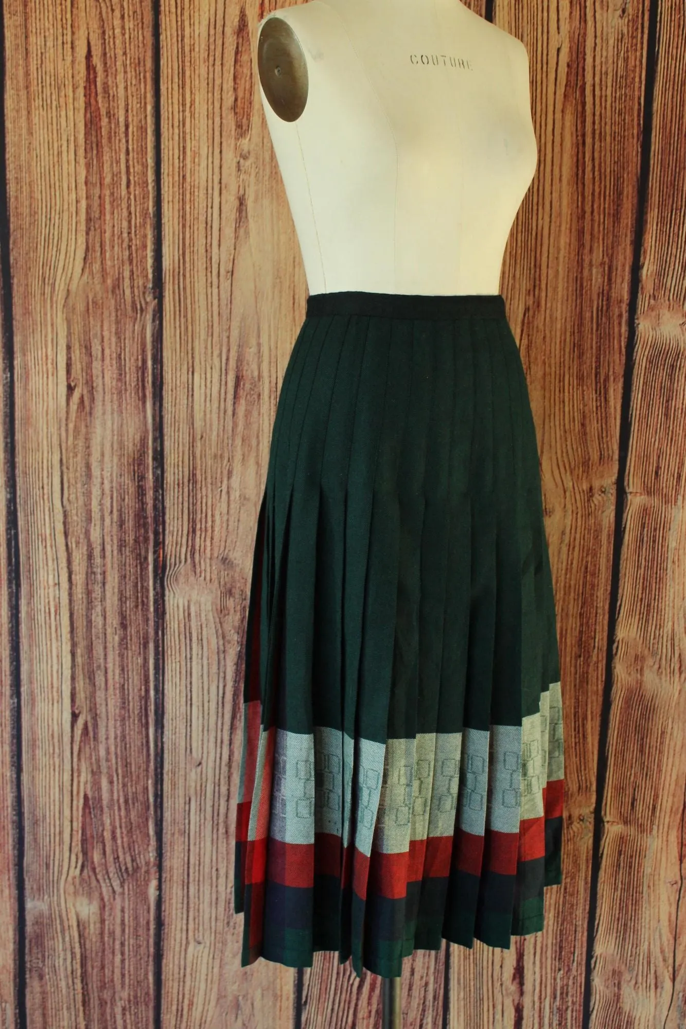 Vintage 1980s 1990 Wool Skirt, Volup Green Blue and Red Stripes and Plaid, Pleated, Woolmark