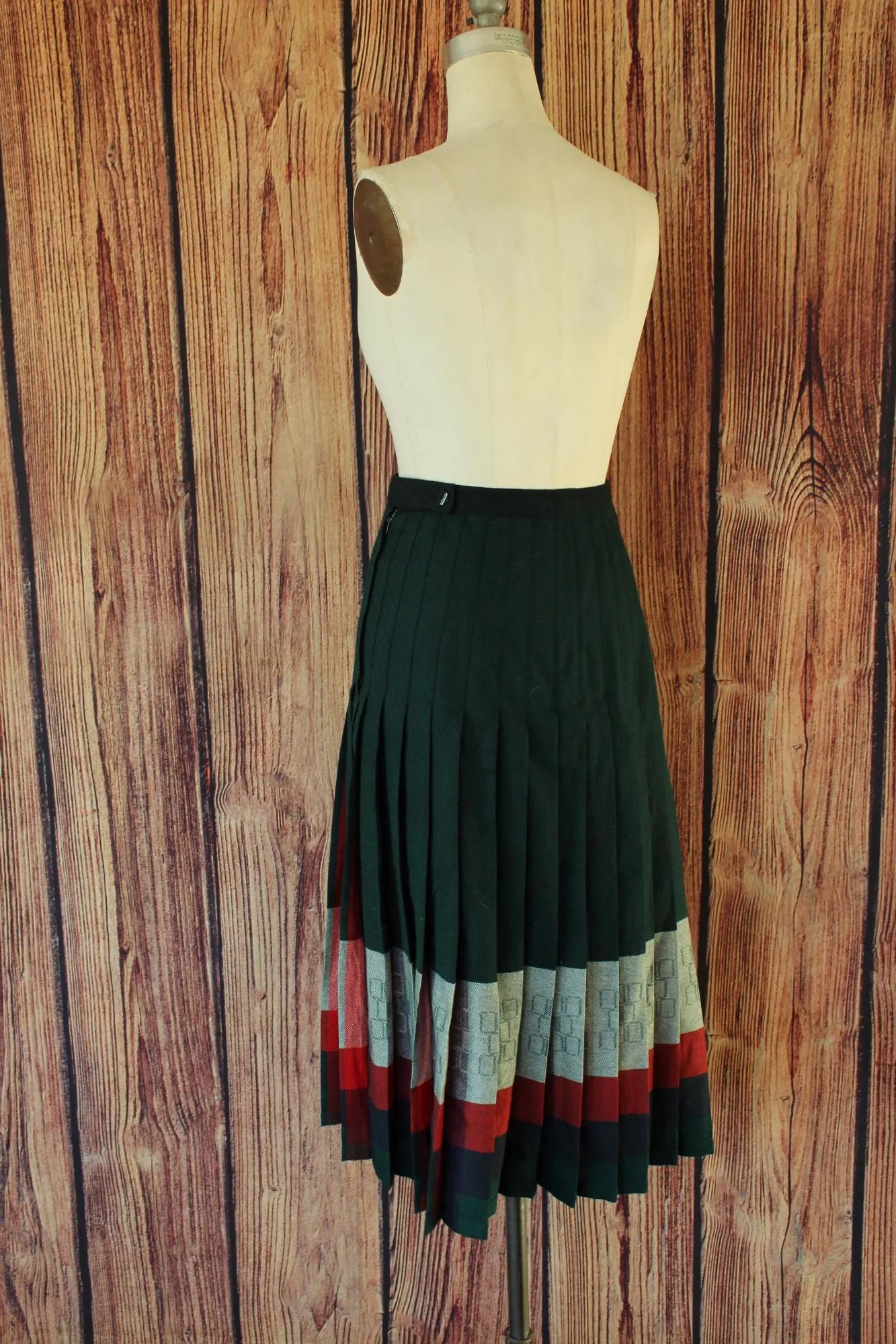 Vintage 1980s 1990 Wool Skirt, Volup Green Blue and Red Stripes and Plaid, Pleated, Woolmark