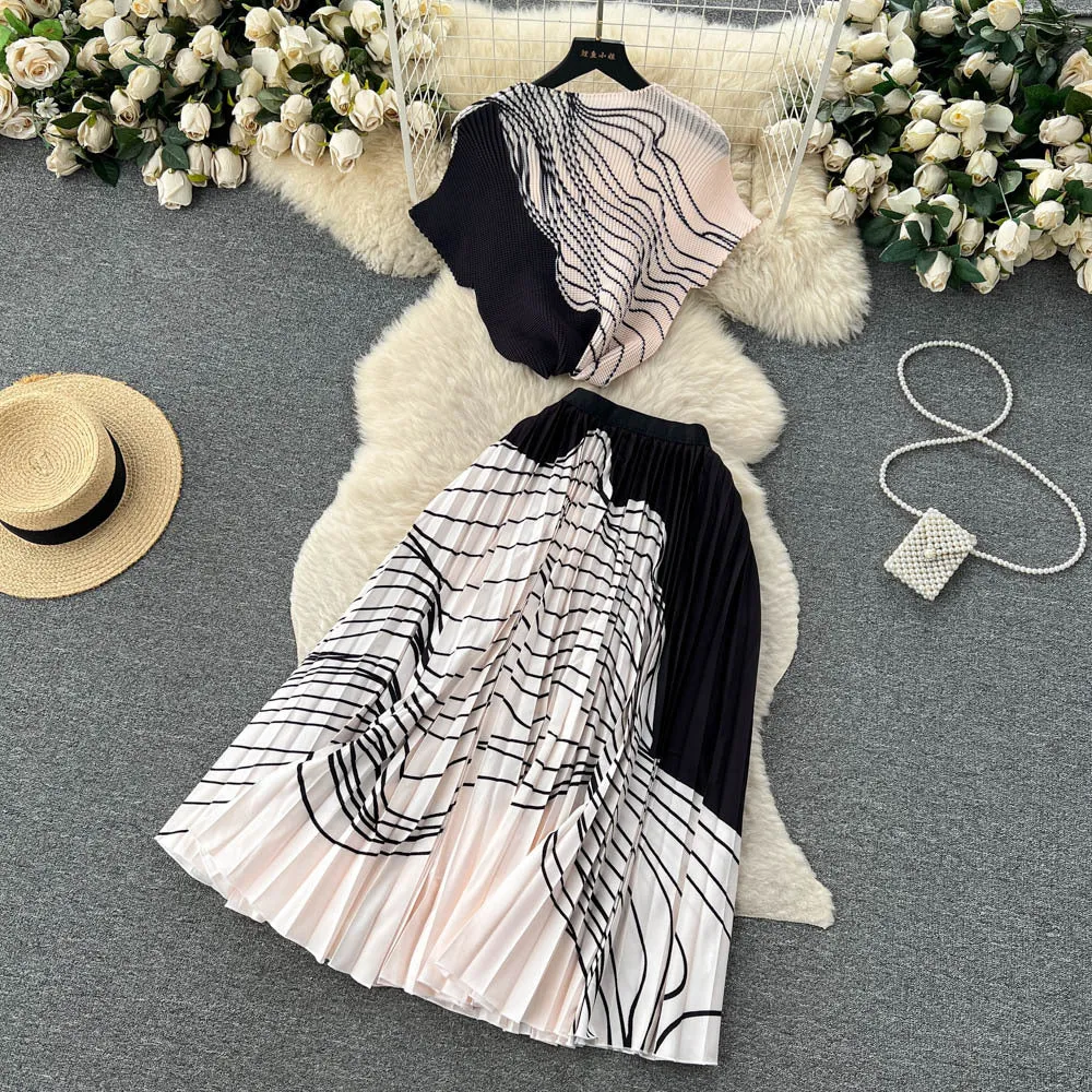 Women's Short-sleeved Top and High Waist Pleated Skirt Two-piece Outfit Set